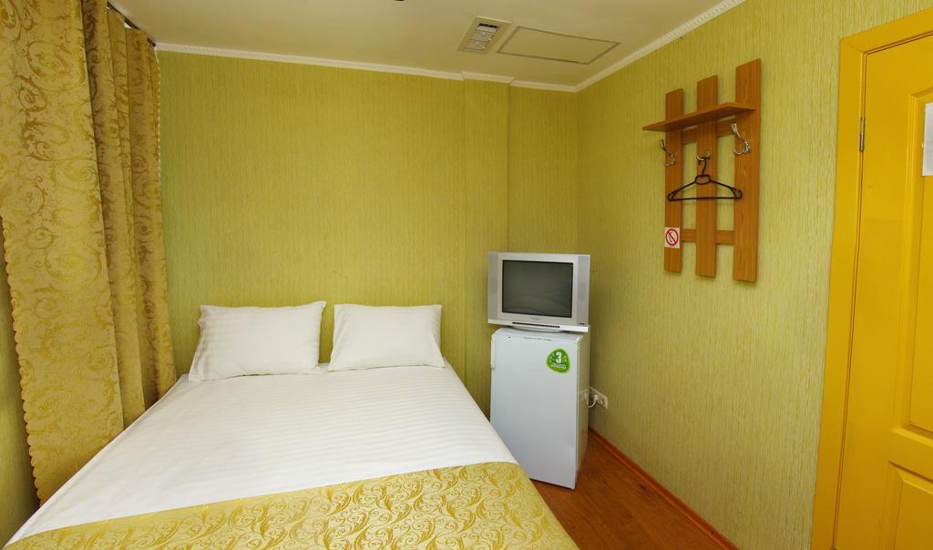 Tokyo Star Economy Hotel Odessa Exterior foto