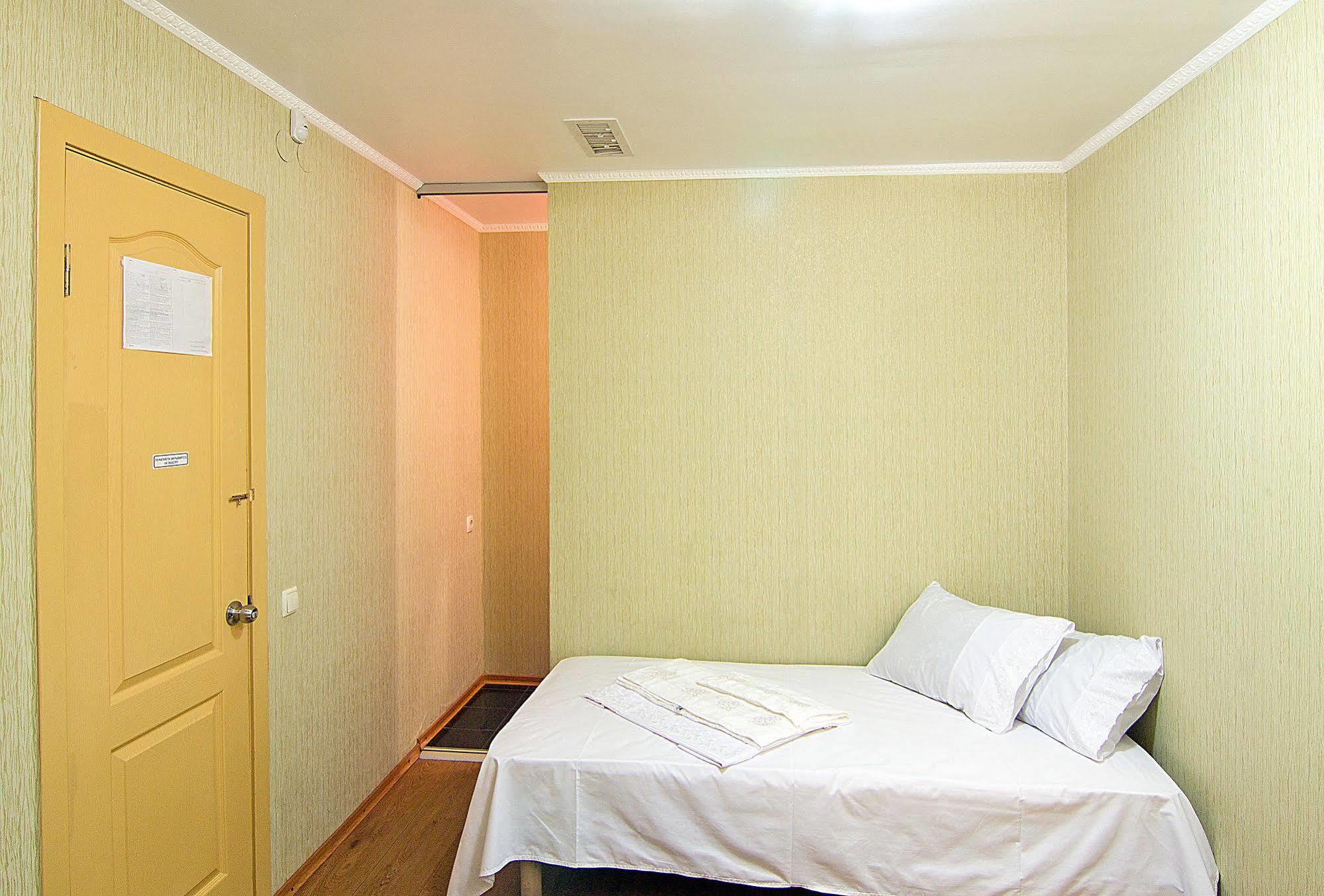 Tokyo Star Economy Hotel Odessa Exterior foto